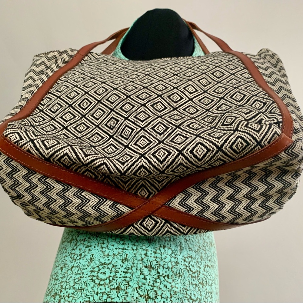 J. Jill NWT Black and White Geometric Tote Bag - Picture 6 of 10
